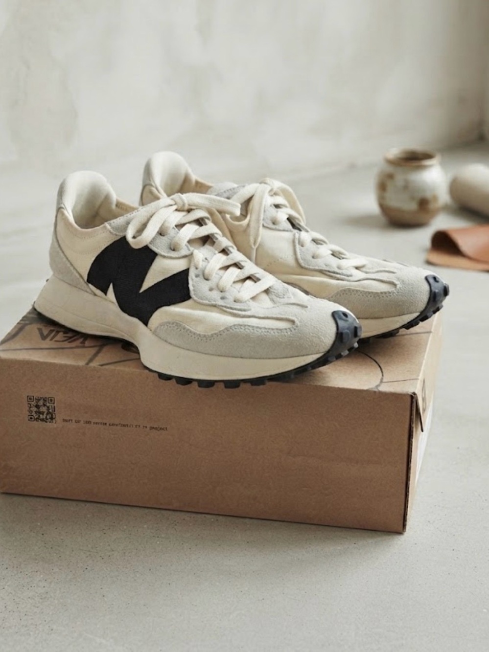 New Balance 327 Sneakers